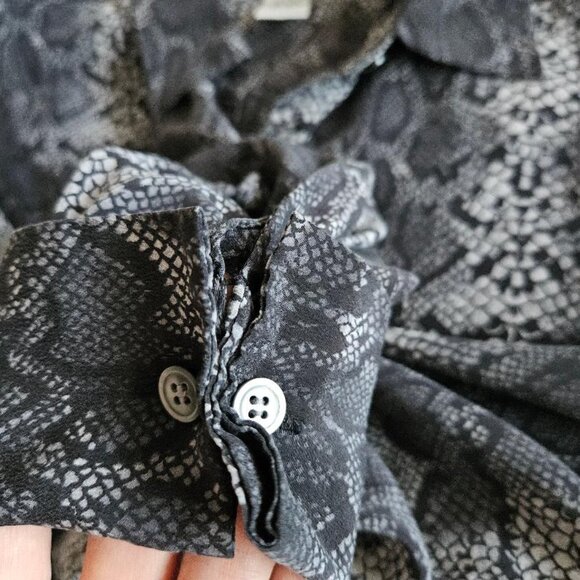 ALFANI 100% Silk Blouse Snake Python Print Grey Black Size 12 - Picture 7 of 8